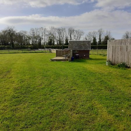 Glamping In Wiltshire The Green Knoll Is A Charm Chippenham  Exteriör bild
