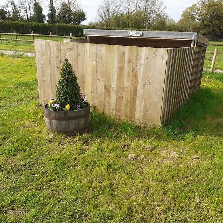 Glamping In Wiltshire The Green Knoll Is A Charm Chippenham  Exteriör bild