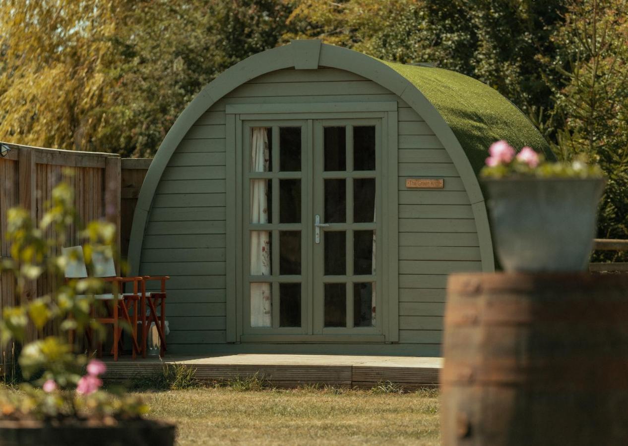 Glamping In Wiltshire The Green Knoll Is A Charm Chippenham  Exteriör bild