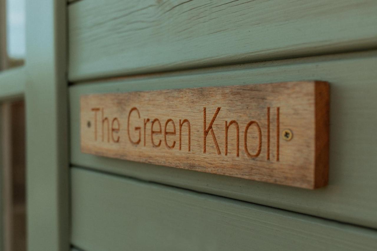 Glamping In Wiltshire The Green Knoll Is A Charm Chippenham  Exteriör bild