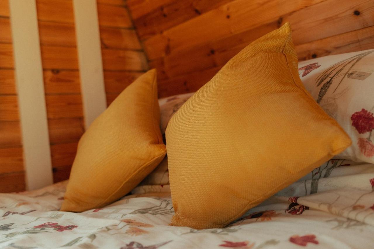 Glamping In Wiltshire The Green Knoll Is A Charm Chippenham  Exteriör bild
