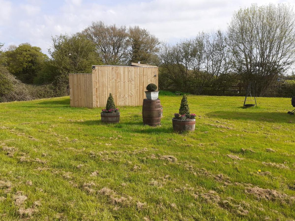 Glamping In Wiltshire The Green Knoll Is A Charm Chippenham  Exteriör bild