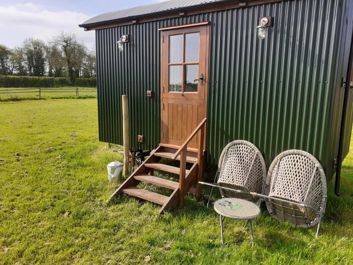 Glamping In Wiltshire The Green Knoll Is A Charm Chippenham  Exteriör bild